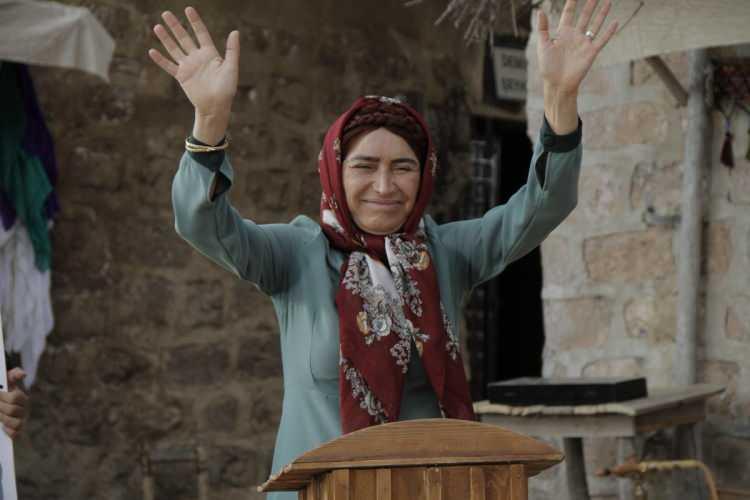 <p><a href="https://www.yasemin.com/"><span style="color:#FFFFFF"><strong>(Yasemin.com)</strong></span></a></p>
