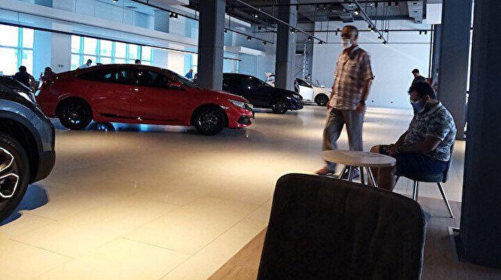 <p>Örneğin normal piyasa bedeli 800 bin lira takas otomobiline 700 bin lira fiyat biçiliyor.</p>
