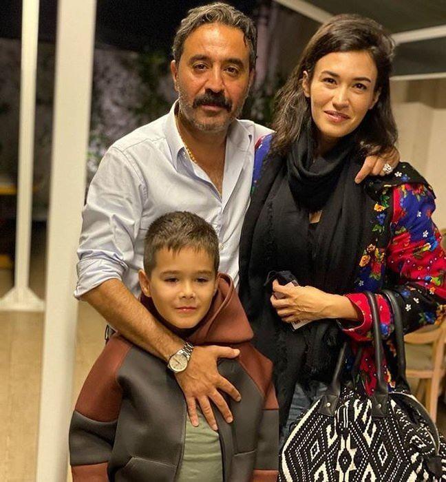 <p><strong>Bu evlilikten Ahmet Kaan Üstündağ adında bir oğulları olan çift, 2019 yılında ani bir karar ile boşandı. </strong></p>
