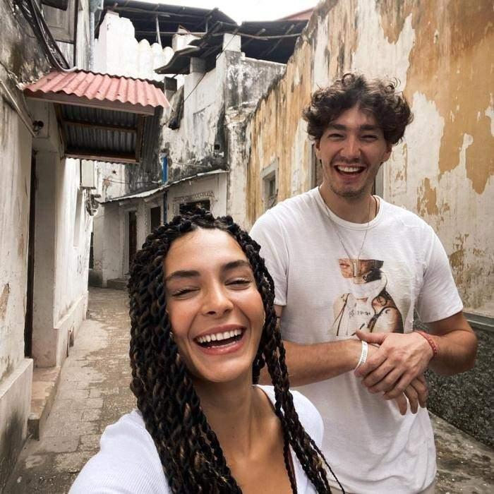 <p><strong>İşte g&uuml;zel oyuncunun &ccedil;ok merak edilen annesi...</strong></p>
