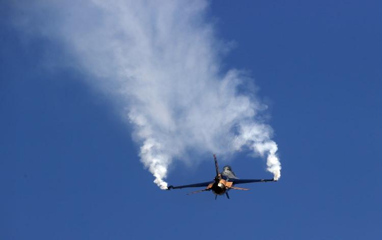 <p>Gösterilerde 22 farklı hareket sergileniyor SOLOTÜRK Pilotu Binbaşı Murat Bakıcı ise 2007'den itibaren F-16 pilotluğu yaptığını, geçen yıl SOLOTÜRK ailesine katıldığını söyledi.</p>

