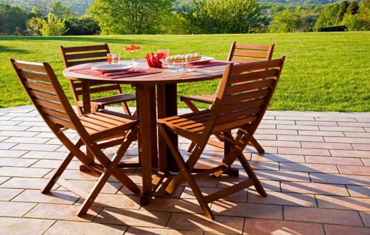 <p><span style="color:#B22222"><strong>PARKE VE AHŞAP TEMİZLİĞİNDE</strong></span></p>

<p><span style="color:#000000"><strong>Kullandığınız &ccedil;ay poşetlerini biriktirin ve bolca suyun i&ccedil;inde onları yeniden demleyin. Ortaya &ccedil;ıkan suyu soğuduktan sonra ahşap ve parke temizliğinde kullanın.</strong></span></p>
