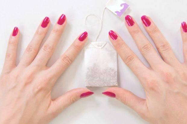 <p><span style="color:#B22222"><strong>TIRNAK MANTARLARINA SON!</strong></span></p>

<p><span style="color:#000000"><strong>B&uuml;t&uuml;n g&uuml;n ayakkabı i&ccedil;inde havasız kalan ayaklarda sıklıkla g&ouml;r&uuml;len tırnak mantarını yok etmek i&ccedil;in &ccedil;ay poşetleri harika bir &ccedil;&ouml;z&uuml;md&uuml;r.&nbsp;</strong></span></p>
