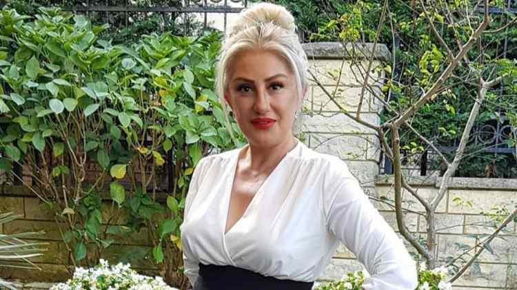 <p><span style="color:#800080"><strong>Ersoy'un yalnızca 4 ay evli kaldığı oyuncu eşinin kim olduğunu ilk kez öğrenenler ise şoke oldu. </strong></span></p>