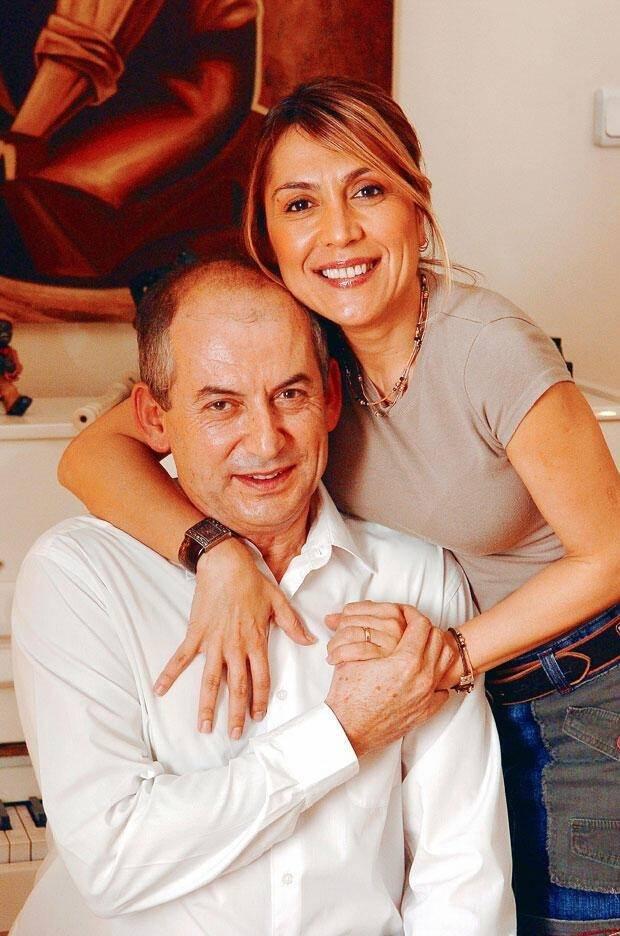 <p><span style="color:#000000"><strong>2014 yılında eşinden ayrılma kararı alan Asuman Dabak'ın Tuğberk Dabak adında bir oğlu vardır.</strong></span></p>