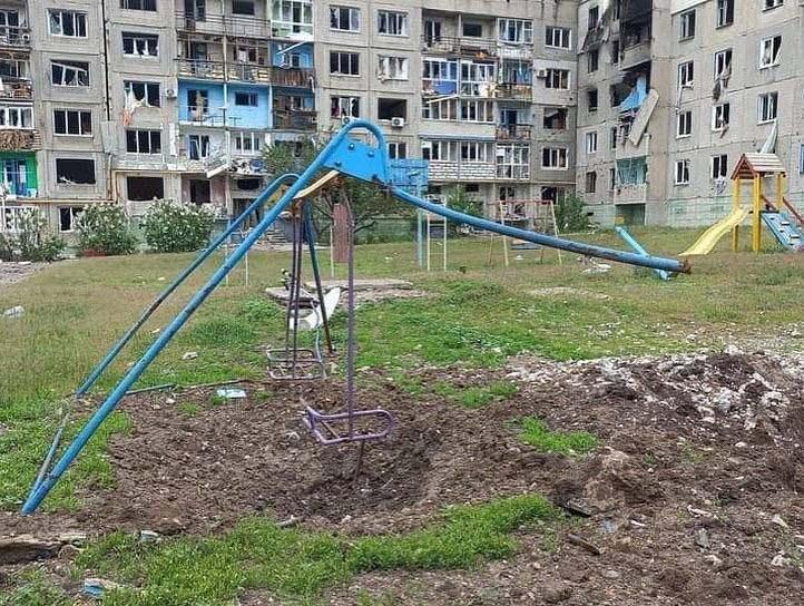 <p>Açıklamada, Rusya'nın saldırılarına başladığı 24 Şubat'tan bugüne kadar 231 çocuğun hayatını kaybettiği, 427 çocuğun yaralandığı ifade edildi.</p>