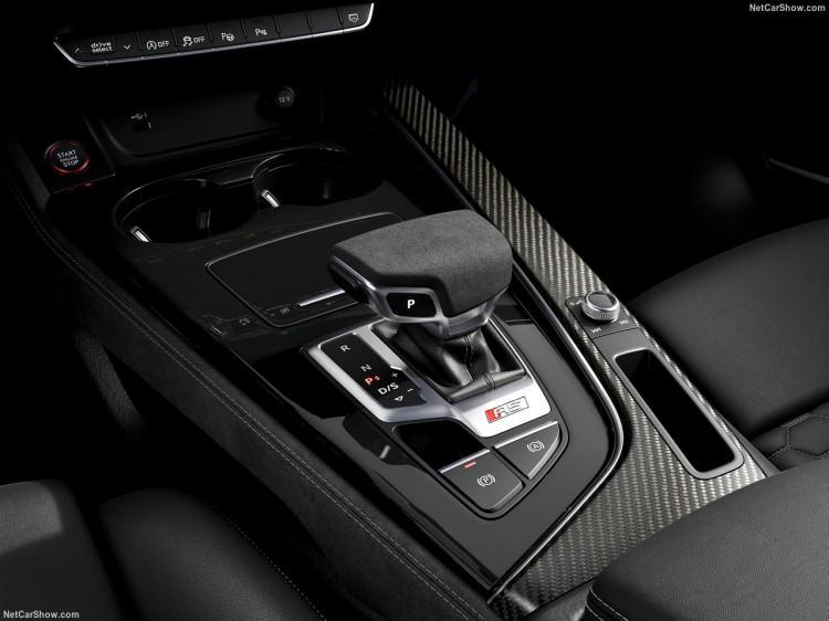 <p>Audi RS ailesinin yeni üyeleri iç ve dış tasarımıyla büyük beğeni topladı.</p>
