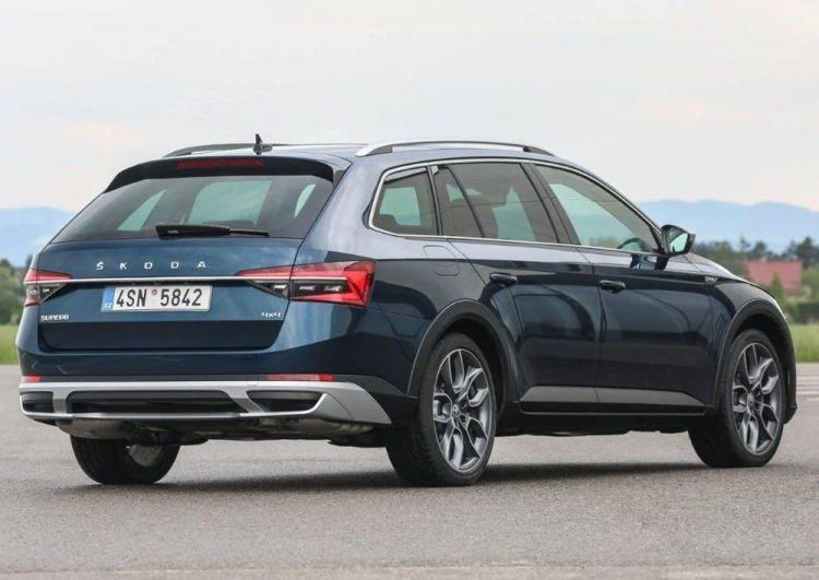 <p><strong>Skoda Superb Combi Scout</strong>, 7 ileri DSG şanzıman ile eşleşen, 150 beygir güç üretebilen 1.5 litrelik TSI benzinli ünite ile birlikte satışa çıkıyor. </p>