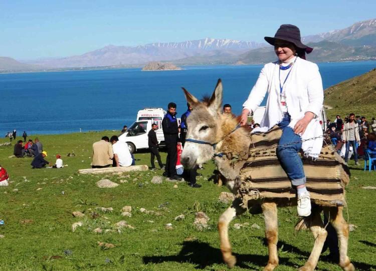 <p>Farklı illerden kente gelen fotoğrafseverler, bir yandan fotoğraf &ccedil;ekip bir yandan da eğlenceli anlar yaşadı.</p>
