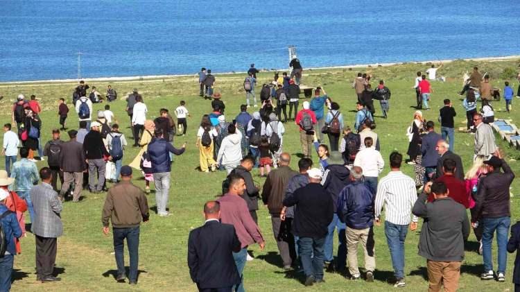 <p>7 eşek arabasının katıldığı yarışma ilgin&ccedil; g&ouml;r&uuml;nt&uuml;ler oluştururken, en g&uuml;zel manzarayı yakalamak isteyen fotoğraf sanat&ccedil;ıları ise adeta birbiriyle yarıştı.<br />
&nbsp;</p>
