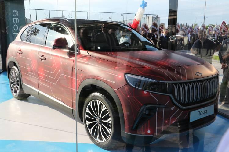 <p>Açılış programında ayrıca, Türkiye'nin Otomobili Girişim Grubu'nun (TOGG) açtığı stantta ise Türkiye'nin yerli otomobili TOGG, İstanbul ve Ankara'dan sonra ilk kez Samsun'da görücüye çıktı.</p>