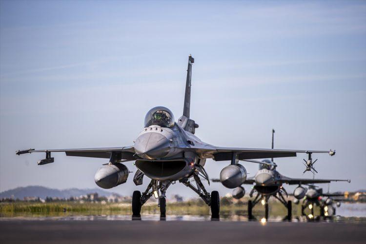 <p>Gündüzleri "Kartal" çağrı adını kullanan filo, gün battığında ise "Yarasa" olarak kodlanıyor. Bu filoya ait F-16'ların kuyruklarının bir tarafında kartal, diğer tarafında ise yarasa sembolü yer alıyor.</p>
<p> </p>