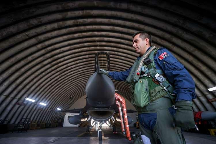 <div><strong>- "Tam görev simülatörü" ile birebir uçuş deneyimi yaşanıyor</strong></div>

<div> </div>

<div>161. Filo'da bulunan, 360 derece görüş açısına sahip, birebir uçuş ortamının oluşturulduğu "tam görev simülatörü", savaş pilotlarına ve pilot adaylarına gerçek bir F-16'da yaşanabilecek tüm ortamı deneyimleme imkanı tanıyor.</div>

<div> </div>

<div> </div>
