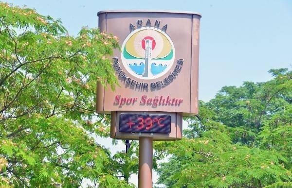 <p>Mayıs ayının son haftasında Adana’da hava sıcaklıkları arttı. Termometreler öğle saatlerinde 39 dereceyi gösterdi.</p>