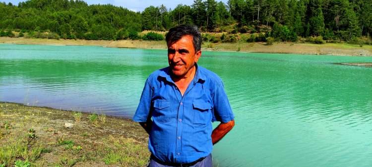 <p>Turkuaz renge dönüşen göletimiz muhteşem bir görüntüye kavuşuyor. Gören hayran kalıp Salda gölüne benzetiyor. Buraya geleceklerden ricamız çevreyi kirletmeyip temiz tutmaları. Bu görüntü yılda sadece 1 ay gözüküyor. </p>
