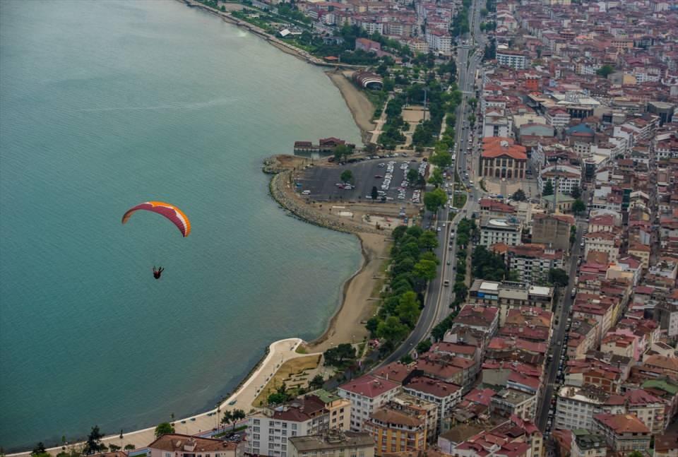 <p>Ordu'ya ilginin sürekli arttığını vurgulayan Yıldırım, sezonun açılmasıyla diğer illerden gelen sporcu sayısının bazı dönemlerde 50-60'ı bulduğunu bildirdi.</p>
<p> </p>