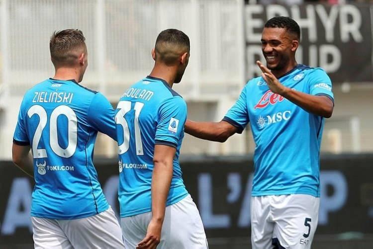 <p><strong>18-Napoli / 483 milyon Euro</strong></p>