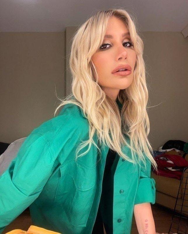 <p>İREM DERİCİ'NİN KARDEŞİ CEMRE DERİCİ</p>