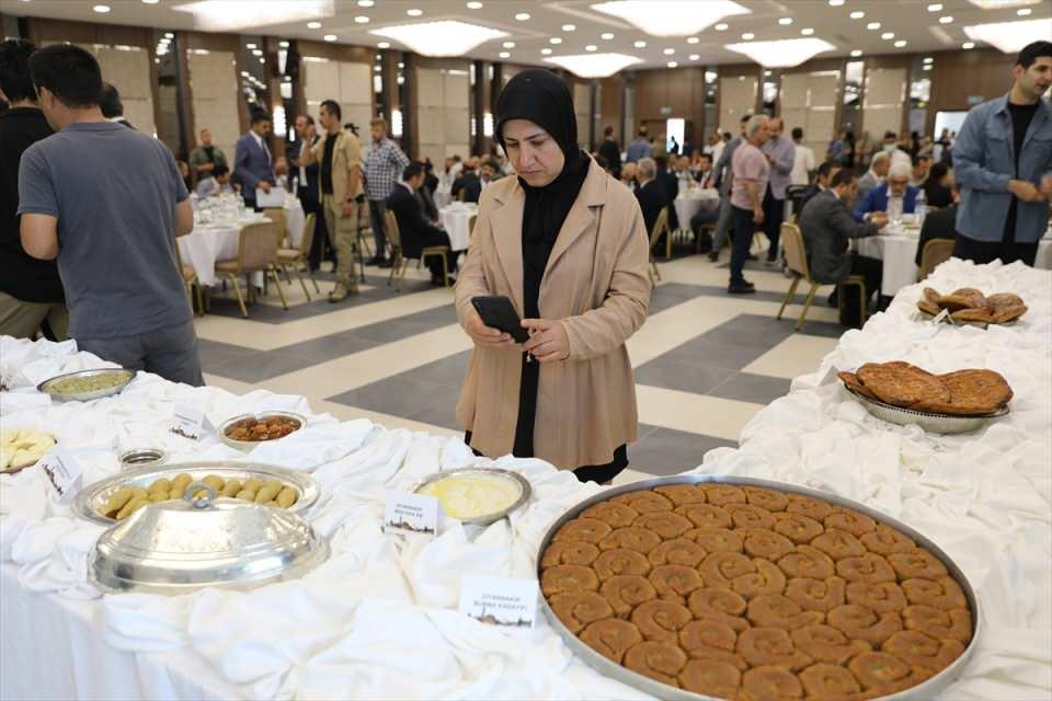 <p>Diyarbakır'ın lezzetleri "Türk Mutfağı Haftası"nda tanıtıldı</p>
<p> </p>