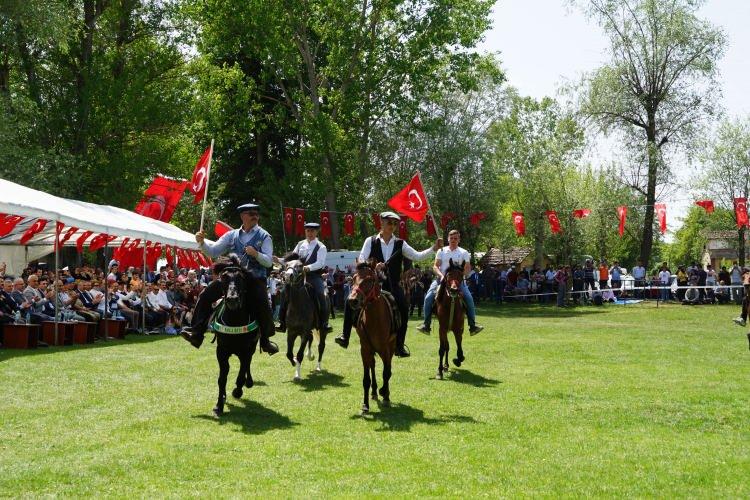<p>Hatice Alime Huma Hatun, Çayırcık Mahallemizde bulunan ve restorasyonu 2008 yılında Vakıflar Bölge Müdürlüğü tarafından yapılan Gelin Hamamı ismiyle anılan bu hamamda o yıllarda adet olduğu üzere gelin banyosu yaparak Bursa’ya gelin gönderilir. </p>