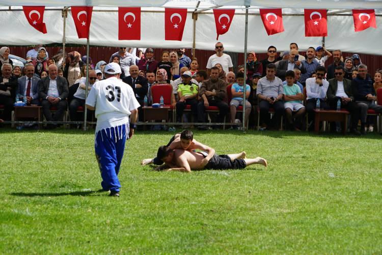 <p> Filibe’de oğlu Kasım tarafından yaptırılan Kasimiye Camii'nde türbesi bulunuyordu. 1914 yılında Bulgarlar, yol geçirme bahanesiyle bu camiyi de yıkıyor. Bundan sonra İsmailbey’in türbesinin nereye gittiği bilinemiyor. Ben, 5-6 yıldır bunu araştırıyordum.</p>