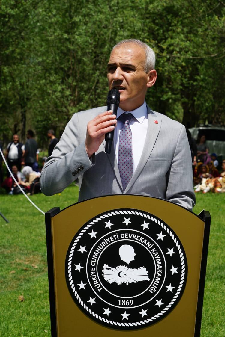 <p>Filibe’deki din adamlarıyla, tarihçilerle görüştük. Bizim tarihçilerimizde de görüştük, 1914 yılından sonra İsmailbey'in türbesi talan edildikten sonra mezarın nereye gittiğini bilen yok. Keşke bulabilseydik, Kastamonu’ya getirip İsmailbey Camii'nde avludaki yerine defnedecektir. Ama başarılı olamadık bunda, hala daha aramaya devam edeceğiz.</p>