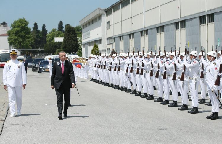 <p>Türkiye Cumhurbaşkanı Recep Tayyip Erdoğan, Gölcük Tersane Komutanlığında Hızırreis Denizaltısı Havuza Çekme ve Selmanreis Denizaltısı İlk Kaynak Töreni'ne katıldı.</p>

<p> </p>
