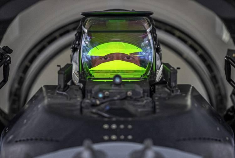 <div><strong>- "Jet sesi özgürlüğün sesi"</strong></div>
<div> </div>
<div>Geçen yıl 2,5 ay süren NATO Geliştirilmiş Hava Polisliği misyonu kapsamında Polonya ve NATO hava sahasını koruma ve devriye görevini üstlendiklerini kaydeden Binbaşı, şöyle devam etti:</div>
<div> </div>
<div> </div>