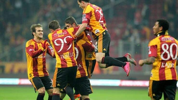 <p>Galatasaray ise 2010-2011 sezonunda 8. tamamladığı ligde 41 gol atıp, 46 gol yedi, eksi 5 averajla yıllar sonra Beşiktaş'ın bu kötü rekoruna ortak olmuştu.</p>
