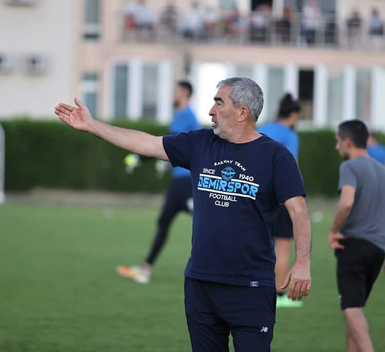 <p>Süper Lig’e taşıdığı Adana Demirspor’la bu sezon 3 maça çıkan tecrübeli teknik adam, ligde 621 maçta görev aldı.</p>
