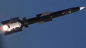 <p>HİSAR A+ sisteminin önleme menzili 15 kilometre iken HİSAR O+ sistemininki 25 kilometreyi buluyor. SİPER'in ise S-400 ile rekabet edebilir bir seviyede olması amaçlanıyor.</p>