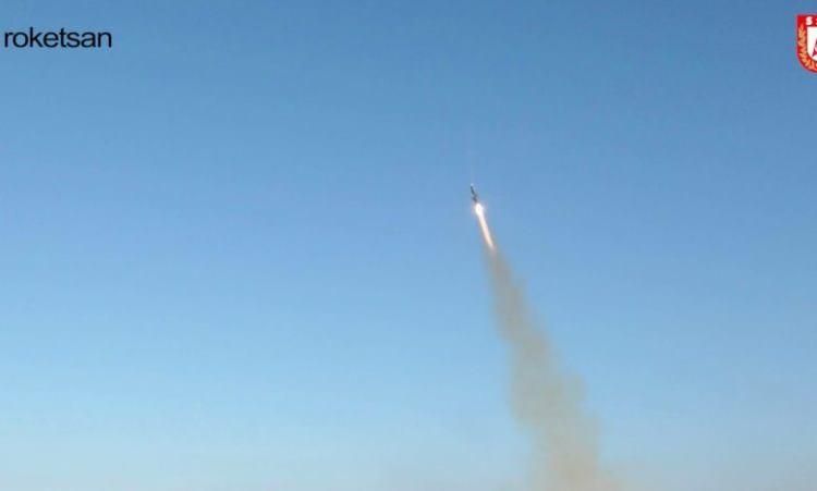 <p>Test atışı gerçekleştirilen füze, HİSAR-RF Füzesi üzerinden geliştirilen SİPER Blok-I Füzesidir. 70+ kilometre menzile sahip olacağı tahmin edilen SİPER Blok-I Hava Savunma Füzesi, HİSAR-RF füzesi üzerinden geliştirildi.</p>