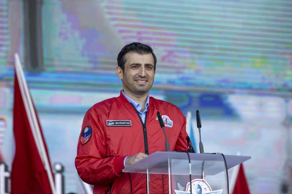 <p>İnanıyoruz ki 10 yarışma ve Take Off Girişim Zirvesi ile başlayan TEKNOFEST, Azerbaycan'da genç kardeşlerimin ilgisiyle giderek büyüyecek. Bu vesileyle Türk uşakları, azimleri sayesinde neler başarabileceğini tüm dünyaya gösterecek.</p>
