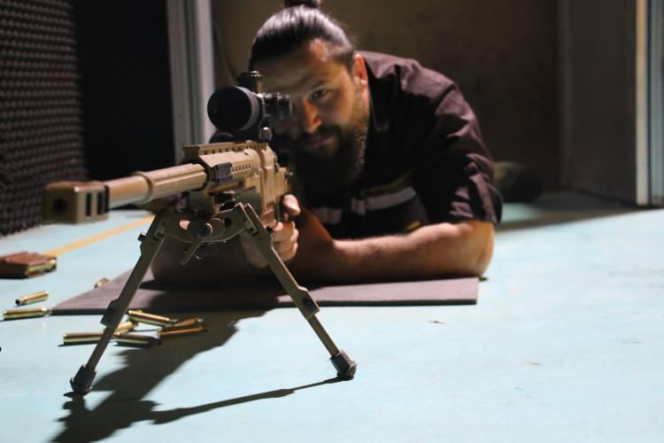 <p>KN-12 değişken kalibreli uzman nişancı tüfeğinin kendi alanında en iyiler arasında yer aldığının altını çizen MKE AR-GE Direktörlüğü Silah Takım Lideri Osman Yağbasan, “KN-12, Türk Silahlı Kuvvetleri envanterine girecek olan ilk değişken kalibreli uzman nişancı tüfeği. Değişken kalibreli oluşu sayesinde, 7.62 mm ve 8.59 mm kalibreleri 1 dakika içerisinde kullanıcı tarafından kolaylıkla değiştirilebiliyor. </p>