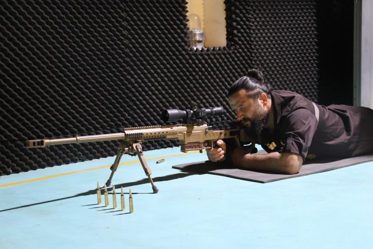 <p>MKE tarafından &uuml;retilen t&uuml;m silahlarda olduğu gibi KN-12&rsquo;nin de NATO standardı t&uuml;m kalifikasyon testlerini başarıyla tamamladığını vurgulayan Yağbasan, &ldquo;KN-12 değişken kalibreli uzman nişancı t&uuml;feğimiz de diğer silahlarımızda olduğu gibi NATO standardı t&uuml;m kalifikasyon testlerini başarıyla tamamladı.&nbsp;</p>
