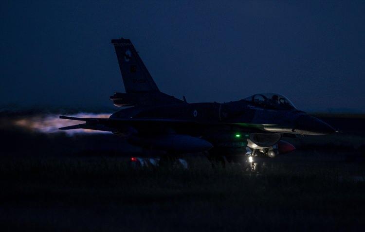 <div>Gece, gündüz, her hava şartında, alçak irtifadan radar kapsama alanlarının dışında kalacak şekilde görevleri icra ediyoruz." ifadesini kullandı.</div>
<div> </div>
<div> </div>