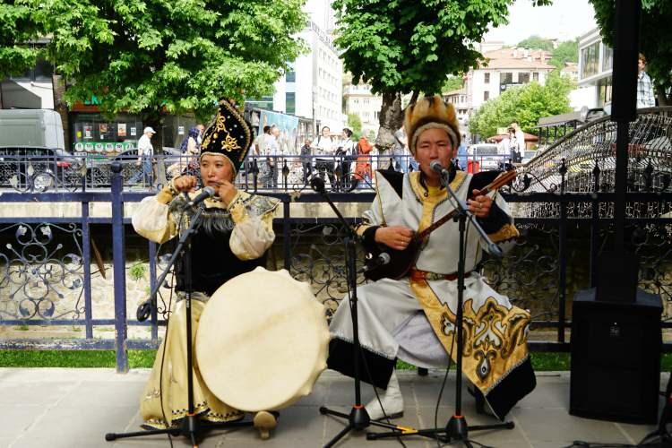 <p>İnşallah bundan sonra bu etkinliğimiz çok daha geniş olarak geleneksel hale getirilecek” dedi.</p>