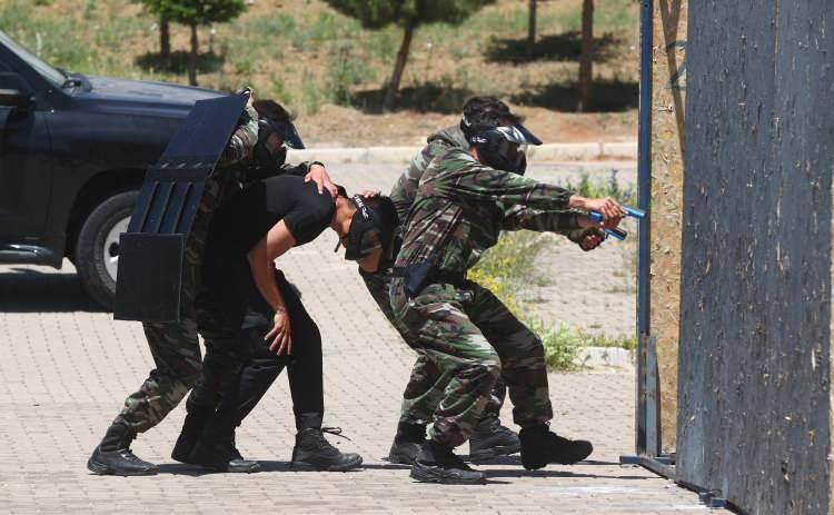 <p>İşgören, eğitimlerin temel amacının, korunan kişinin her türlü saldırıya karşı güvenliğinin sağlanması ve saldırının bertaraf edilmesi olduğunu belirtti.</p>

<p> </p>
