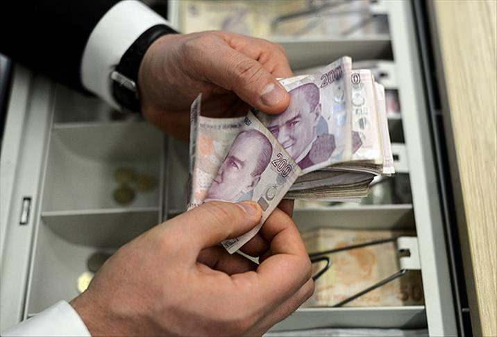 <p>30 yıllık kamu görevlisinin ise 3000 göstergede 5 bin 627 lira maaşının, 6 bin 861 liraya çıkacağını ve maaşının 1234 lira artacağını, emekli ikramiyesinin de 202 bin liradan 247 bin liraya çıkacağını ifade etti.</p>
<p> </p>