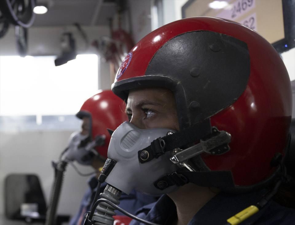 <div>Pek çok cihazı bir arada bulundurmasından dolayı dünyada sayılı merkezlerden biri olarak öne çıkan USAEM'de TSK'daki uçucuların yanı sıra talep eden ülkelerin pilotlarına da eğitim verildiğini kaydeden Türk, milli imkanlarla geliştirilen milli muharip uçak, Hürkuş, Hürjet gibi tüm projelerde özellikle insan sağlığıyla ilgili destekler verdiklerini vurguladı. Türk, şunları kaydetti:</div>
<div> </div>
<div> </div>
