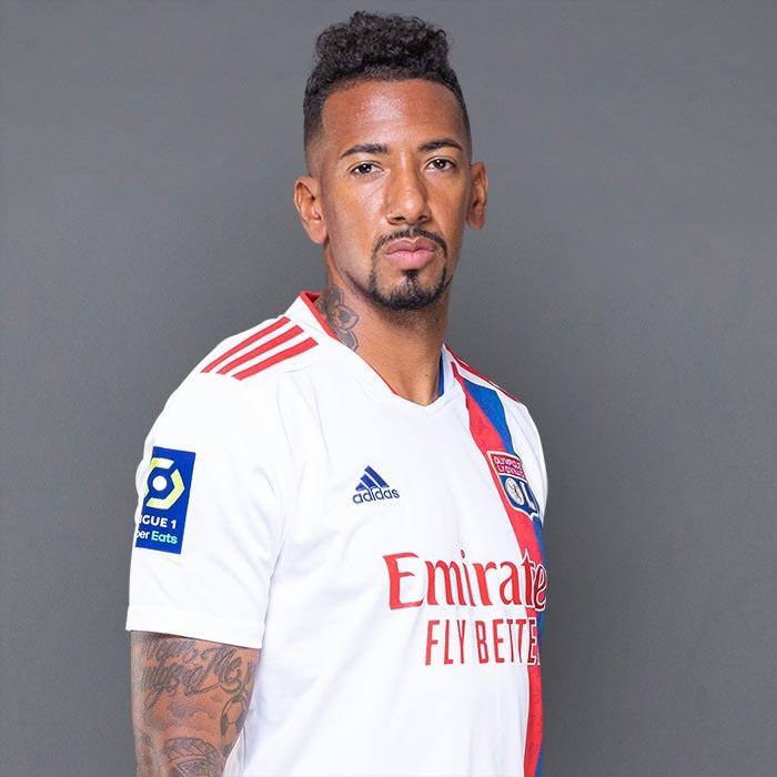 <p>Alman basını, Süper Lig'de sezonu şampiyon olarak tamamlayan Trabzonspor'un Jerome Boateng'le ilgilendiğini yazdı.<br />
<br />
Sağ bek ve stoper mevkilerinde oynayabilen Alman futbolcunun, Lyon'la 2023 yılına kadar sözleşmesi bulunuyor. <br />
<br />
33 yaşındaki futbolcunun güncel piyasa değeri ise 3.5 milyon Euro. </p>
