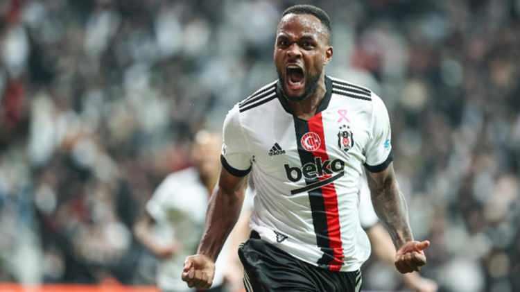 <p>13. Cyle Larin | Beşiktaş | Yeni piyasa değeri: 10 mil. € (-1 mil. €)</p>
