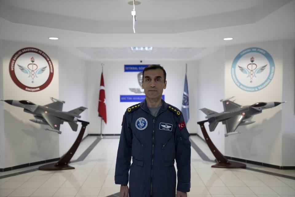 <p>Türk Silahlı Kuvvetleri (TSK) envanterindeki uçakları yüksek güvenlik ve kabiliyette kullanmaları hedeflenen pilotlar, insan vücudunun sınırlarını zorlayan cihazlarda birbirinden güç testleri geçmek zorunda.</p>

<p> </p>
