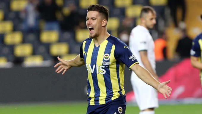 <p>9. Ferdi Kadıoğlu | Fenerbahçe | Yeni piyasa değeri: 10.5 mil. € (+1 mil. €)</p>
