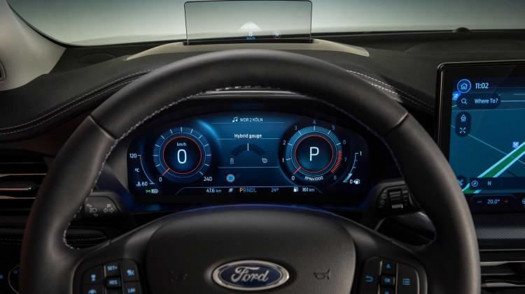 <p>Makyajlanan Yeni Ford Focus; yeni dış tasarımı, teknolojileri, konfor ve fonksiyonelliği ile öne çıkarken, ilk kez hibrit opsiyonuyla haziran ayında Türkiye'de satışa çıktı.</p>

