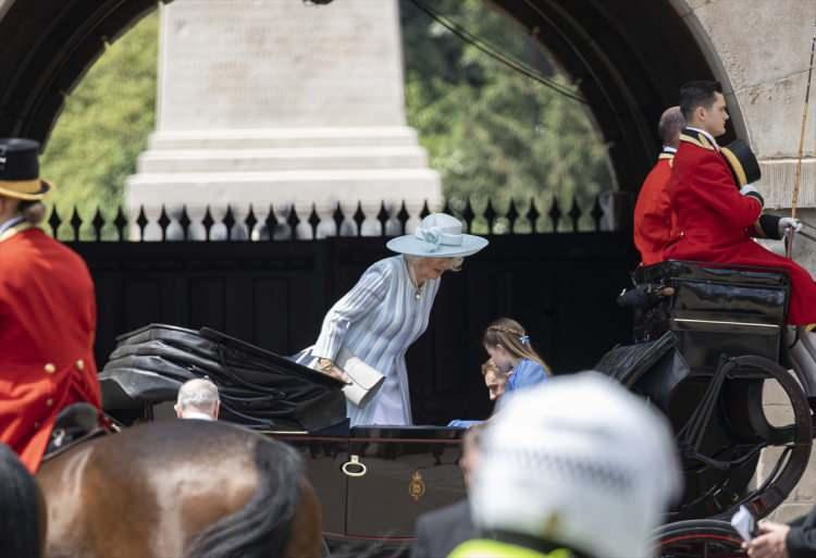 <p><br />
İngiltere Kraliçesi 2. Elizabeth'in tahta çıkışının 70. yılına (Platin Yıl Dönümü) ilişkin törenler, doğumu günü kutlamasıyla başladı.</p>
