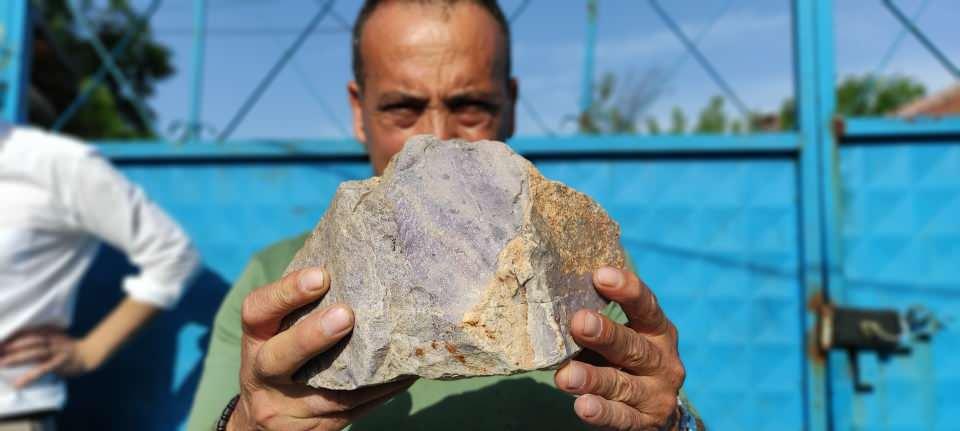 <p>Onlar da elimde. Müşteri çıkarsa elimde kalan son taşların hepsini 60 bin liraya satmayı düşünüyorum" dedi.</p>

<p> </p>
