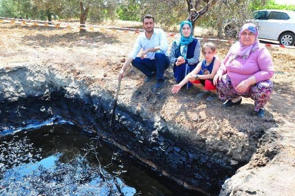 <p>İhbarla bölgeye gelen itfaiye ve jandarma ekiplerinin müdahalesiyle, alevler, kısa sürede söndürüldü. Daha sonra yapılan incelemede yangının, zeytinlikteki su kuyusundan çıkan siyah sıvı maddenin tutuşmasından kaynaklandığı anlaşıldı. </p>
