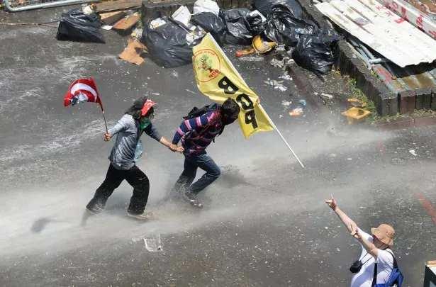 <p>Endeksin mayıs ayının sonunda başladığı düşüşü aralıklı olarak 3 ay devam ederken, bu dönemde hisselerin fiyatı ortalama yüzde 30 değer kaybetti. </p>
