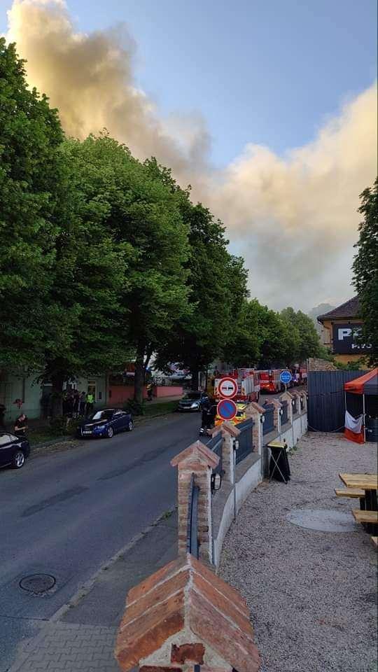 <p>Yaşlılar ambulanslarla çevredeki hastanelere götürüldüler” dedi.</p>